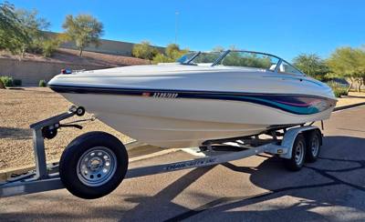 1995 Rinker Cuddy Cabin Captiva 212