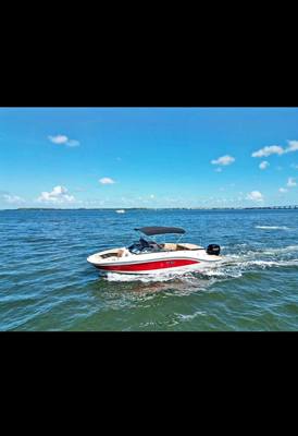 Sea Ray 230 SPX 2022 with Mercury Outboard Engine