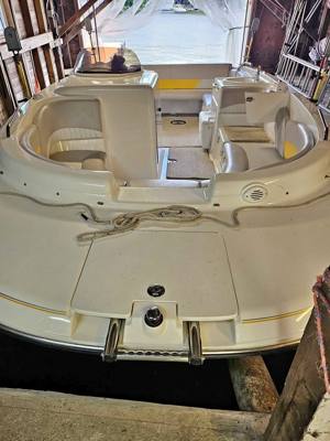 2007 Glastron Deck Boat DC215