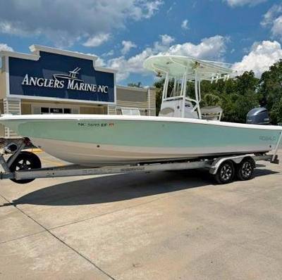 2017 Robalo 246 Cayman