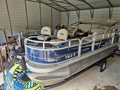 2023 Sun Tracker Buss Buggy 18 DLX BOAT.